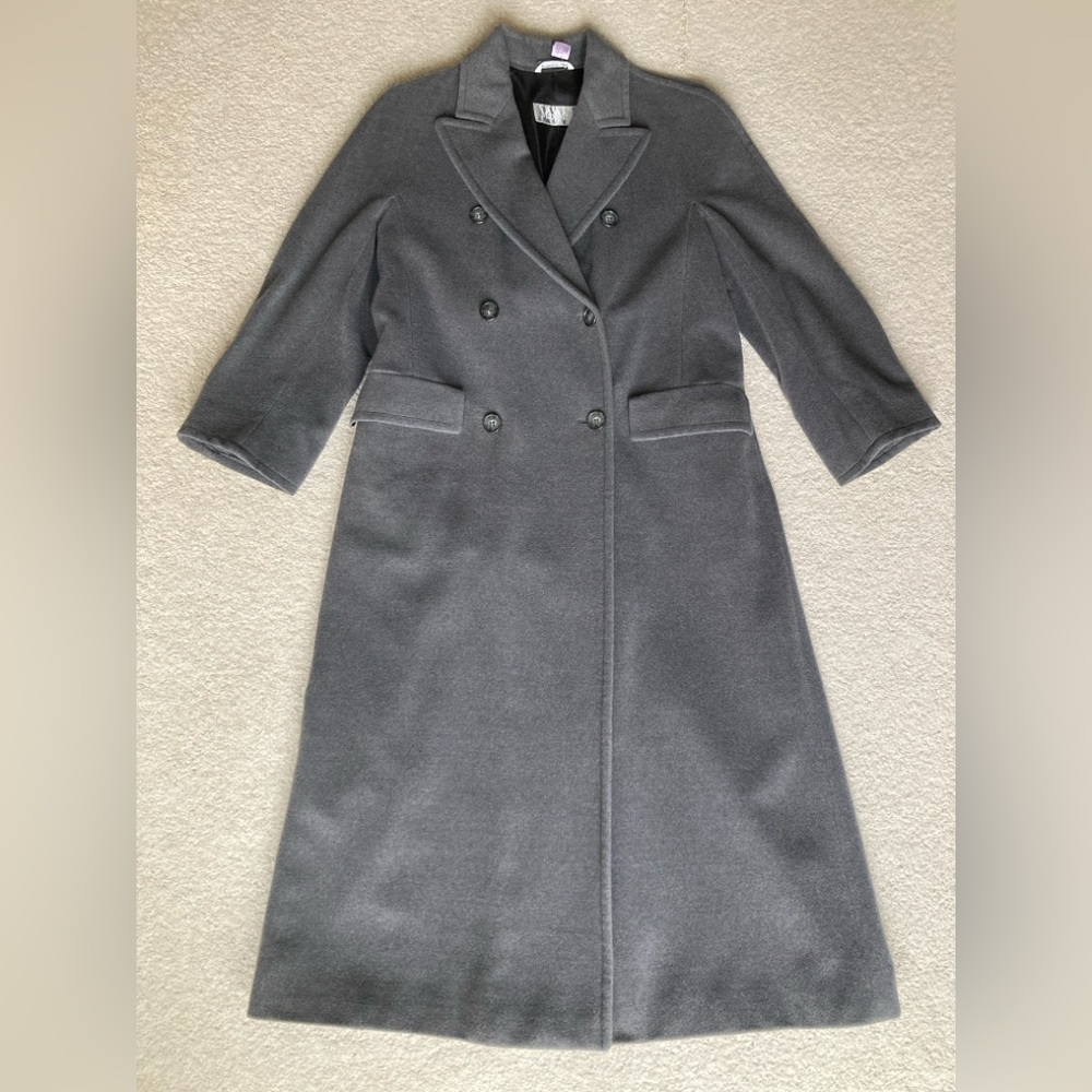 MaxMara long wool gray coat with flaws